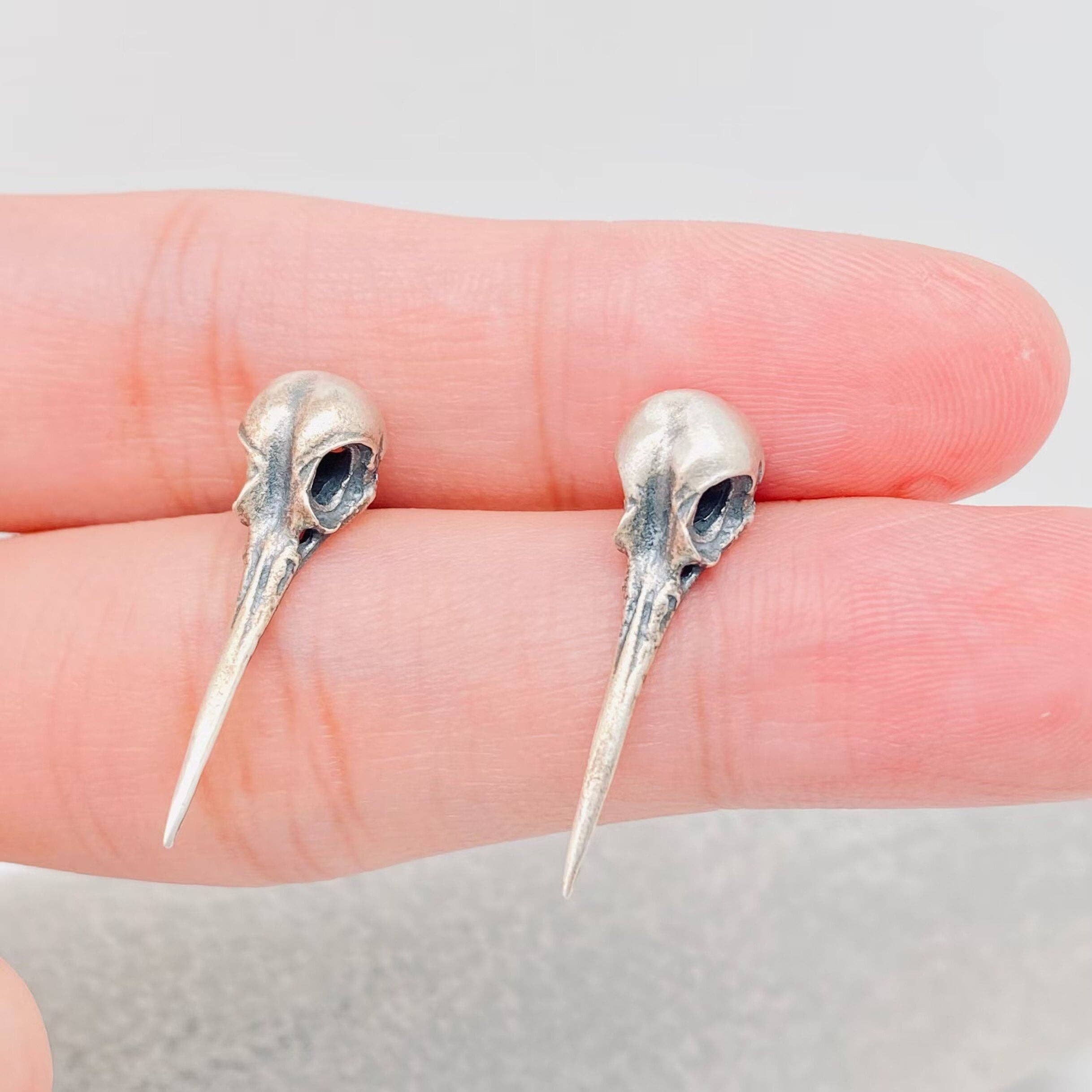 Mio Queena - Wholesale Stud/Post Earrings - 925 Sterling Silver Vintage Hummingbird Skull Ear Studs - GT4
