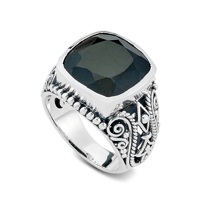 Bague en onyx noir en forme de coussin SS pour la vente par Eli Pebble
