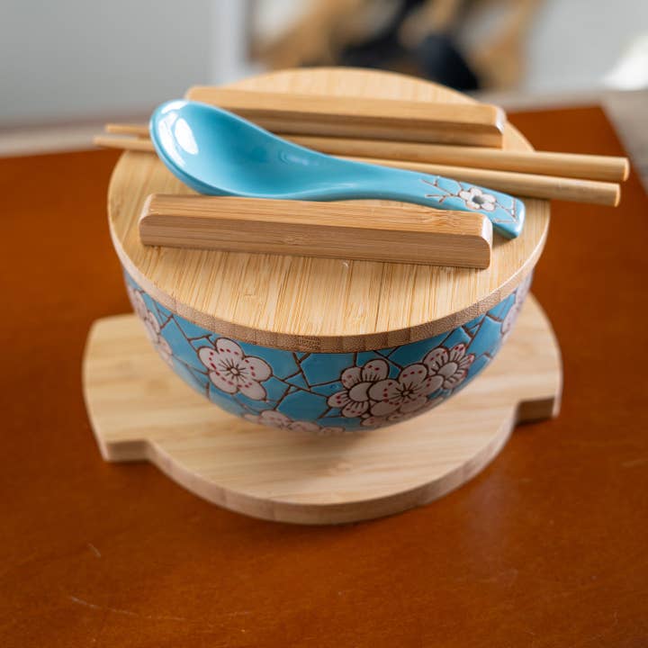 Urban Tokyo - Wholesale Serving bowl - Spring Blossoms 28oz 6"D Bowl With Chopsticks, Spoon Bamboo Lid and Trivet Set (1/8)2