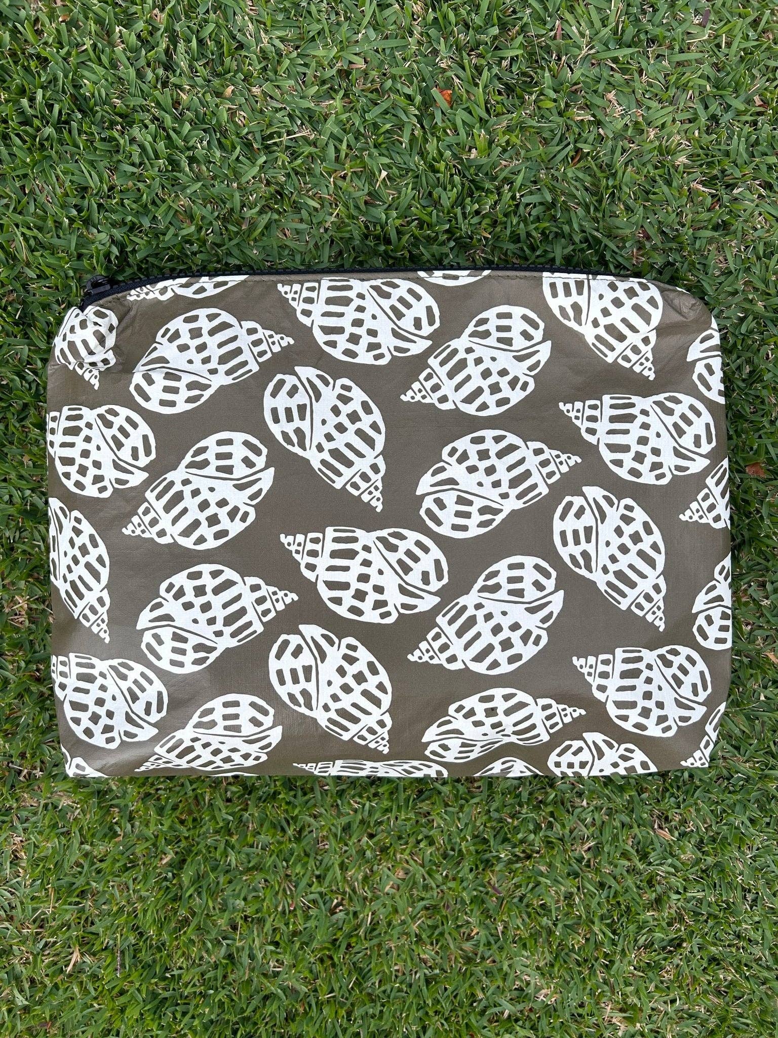 The Salty Babe - Wholesale Pouch - Women's - Shells Pitcher pouch2