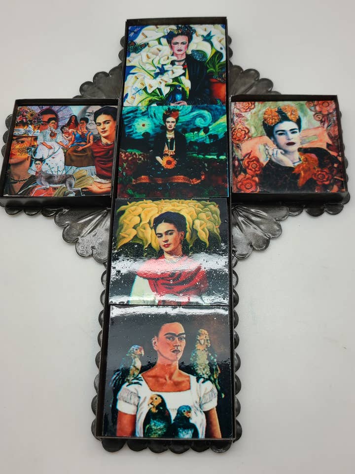 MXSQC1FK- Frida Kahlo Imagem Cruz Pequena por atacado de Contreras Designs
