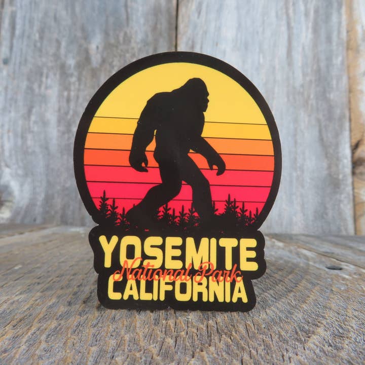 Adesivo impermeabile a forma di Bigfoot, motivo: parco nazionale dello Yosemite, stile retrò, motivo: tramonto per la vendita all'ingrosso da parte di Kirk's Krafts