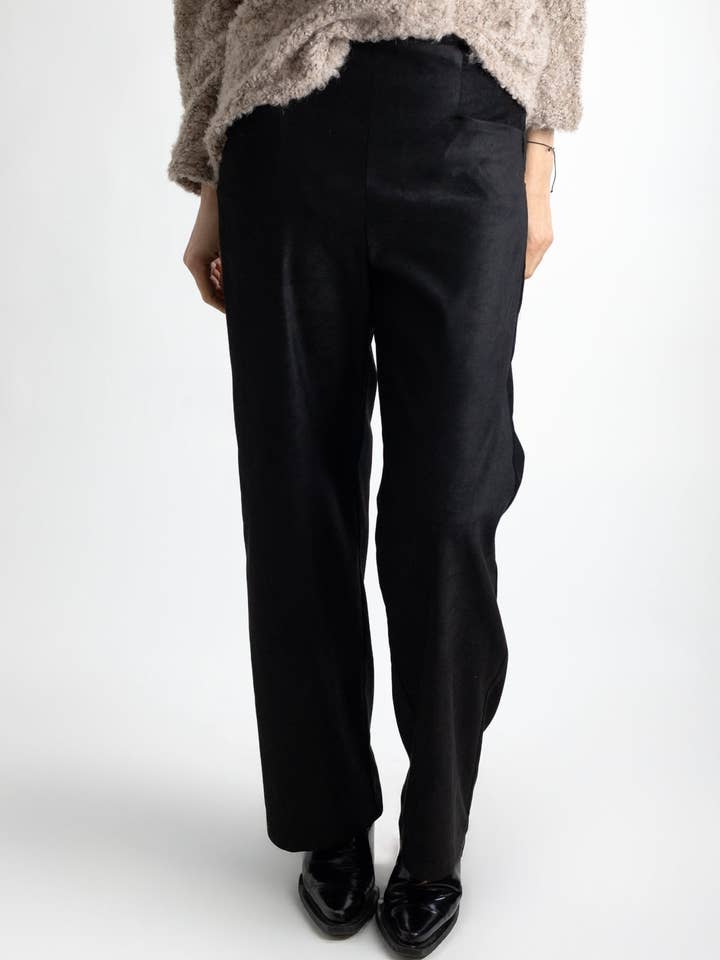 Lange Odette-Hose – schwarzes Wildleder für den Großhandel von Meg