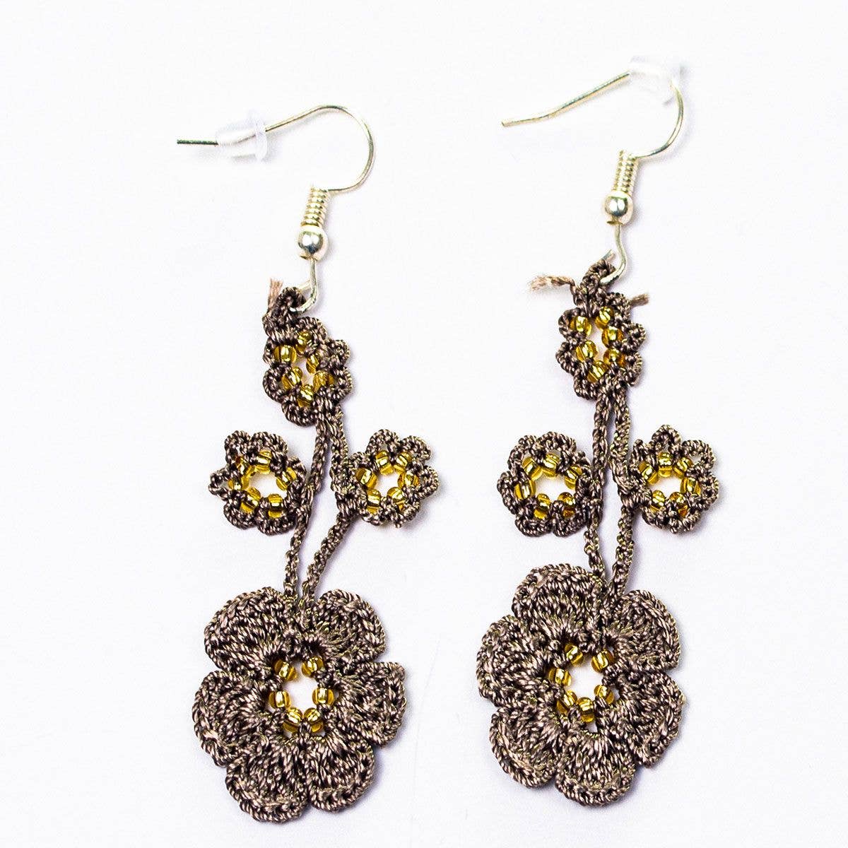 Silk Wool and Bijoux - Vendita all'ingrosso Orecchini pendenti - Orecchini a Fiore Violetta all’Uncinetto in Seta4