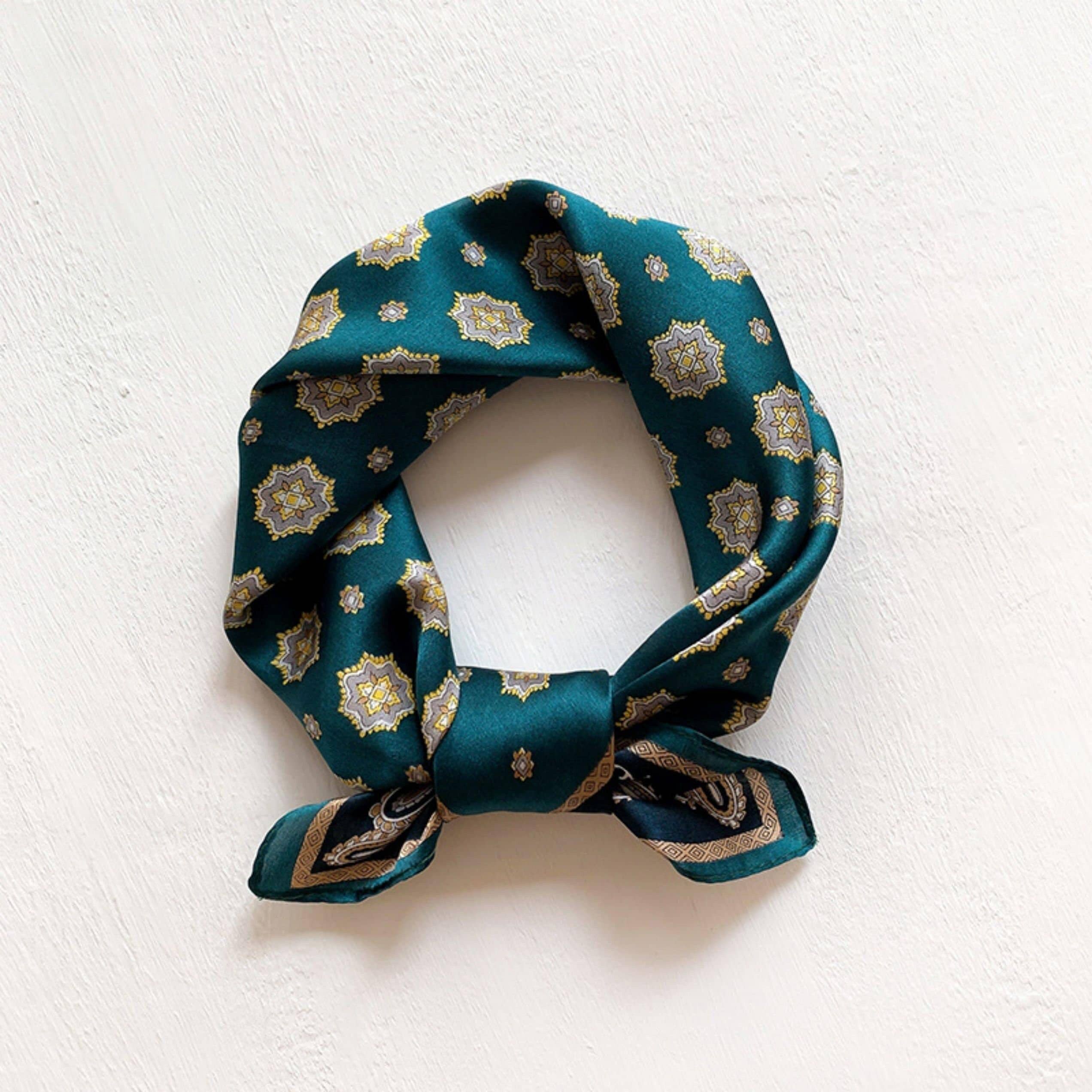 SueSilkHK – Großhandel Schal – Damen – Böhmisches Schmucksteingrün, 100% Maulbeerseide, Kopftuch aus Seide, Haarschal aus Seide, Halstuch aus Seide, Muttertagsgeschenke, Taschenzubehör, Geschenk für sie