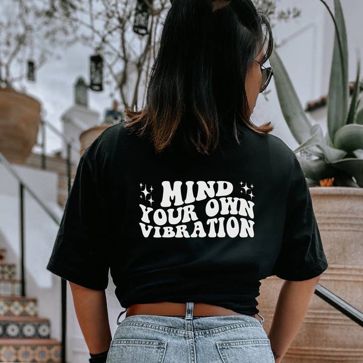 T-shirt Vibration Mind Your Own pour la vente par Badd Boss