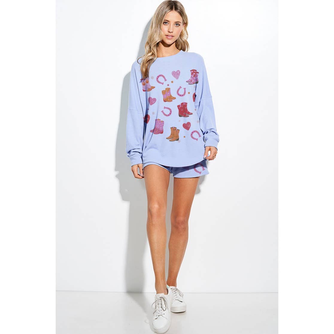 Phil Love – Conjunto de top e calça (roupa NÃO Casual) - Mulher por atacado – Conjunto de calções curtos de lounge com estampa de coração e botas de cowgirl13