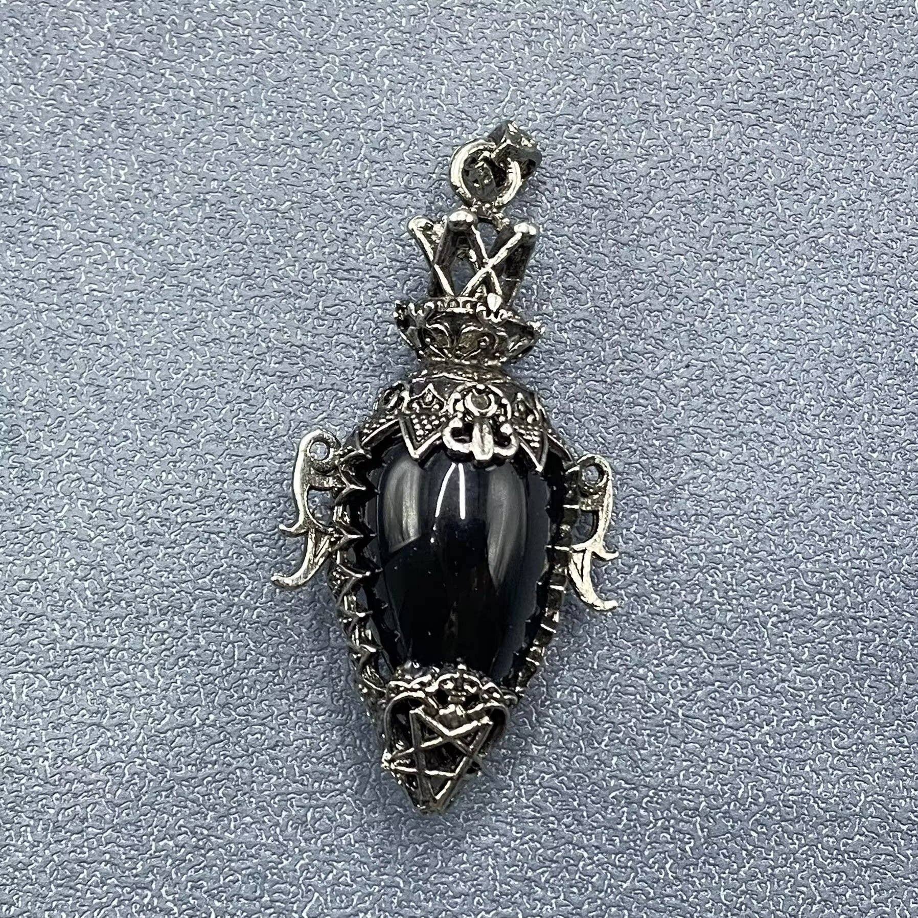 Mio Queena - Wholesale Spiritual Stone/Crystal - Natural Stone Bottle Shape Vintage Charm Pendant - CS0