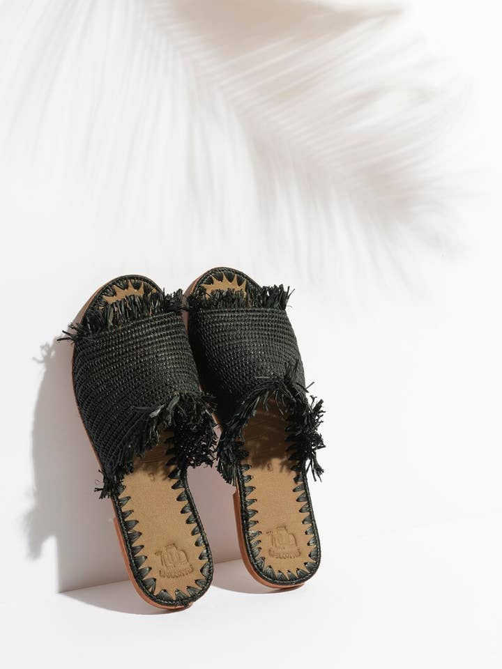 Steraraffia - Wholesale Sandals - Women's - Tiziri Women’s Raffia Fringe Sandals – Handmade4