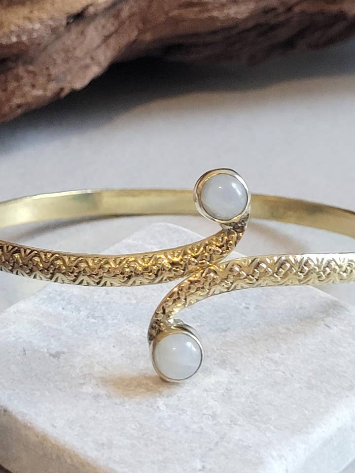 Bracciale Minimalista Elegante in Ottone con Doppia Pietra per la vendita all'ingrosso da parte di Laboheme