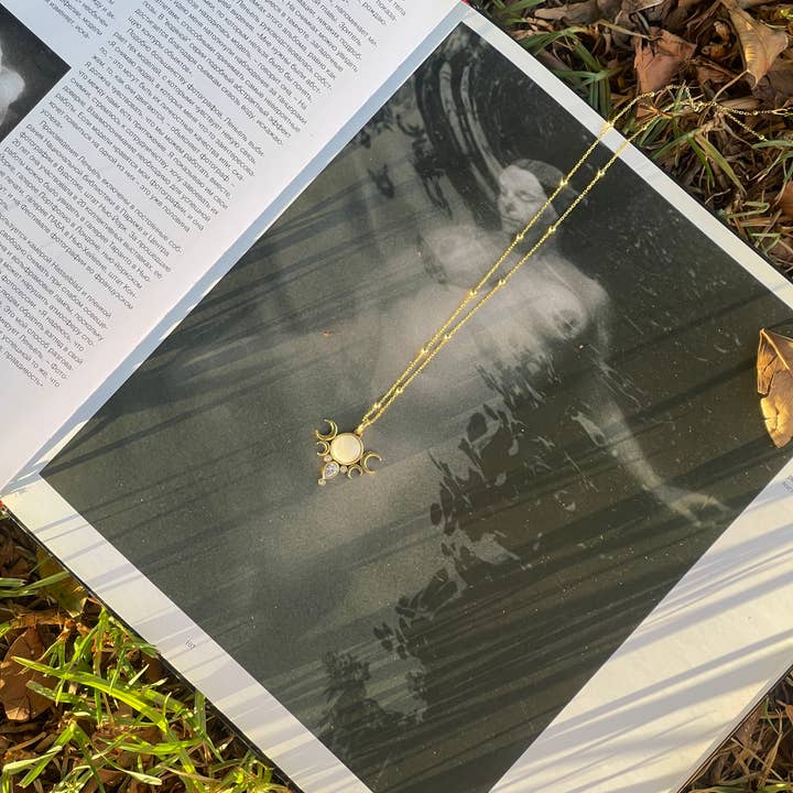 Flesh & Soul - Wholesale Pendant/Charm Necklace - FIVE MOONS MOONSTONE Necklace12