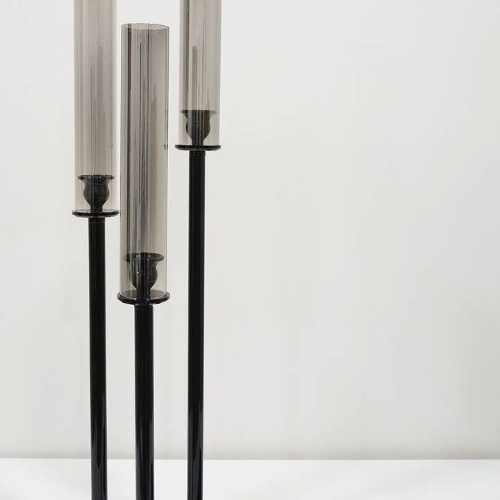 Sweet Home Deco - Vendita all'ingrosso Portacandele - Candelabro/portacandele Hurricane in cristallo da 40" T a 3 bracci nero
