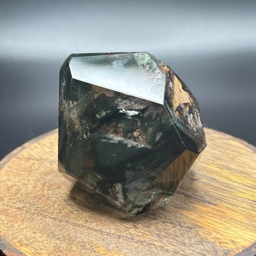 The Crystal Tabby – wholesale Andlig sten/kristall – Inklusion Kvarts Fri Form B3