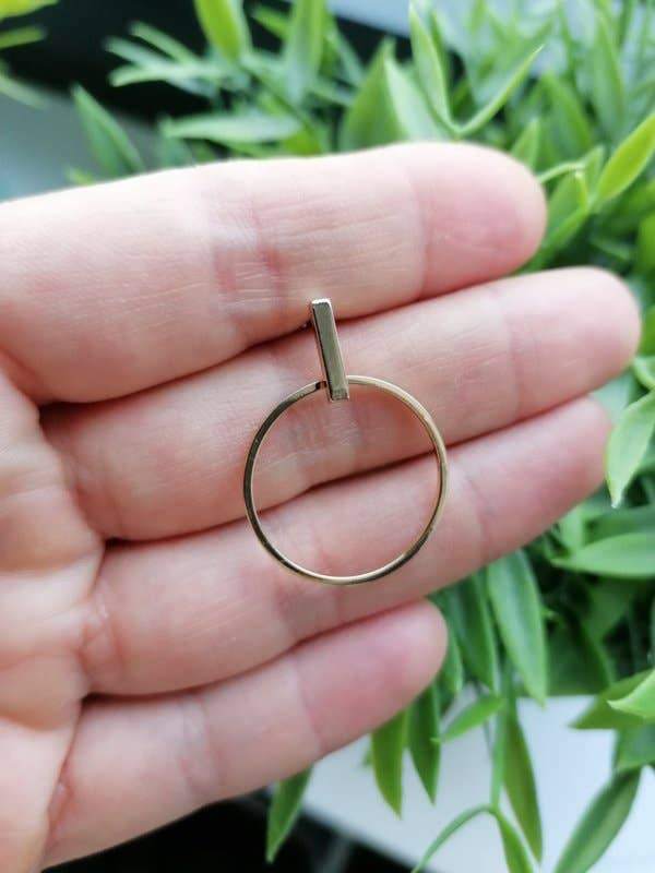 Lily - Vendita all'ingrosso Orecchini pendenti - Orecchini a perno rettangolari lucidi con cerchio aperto1