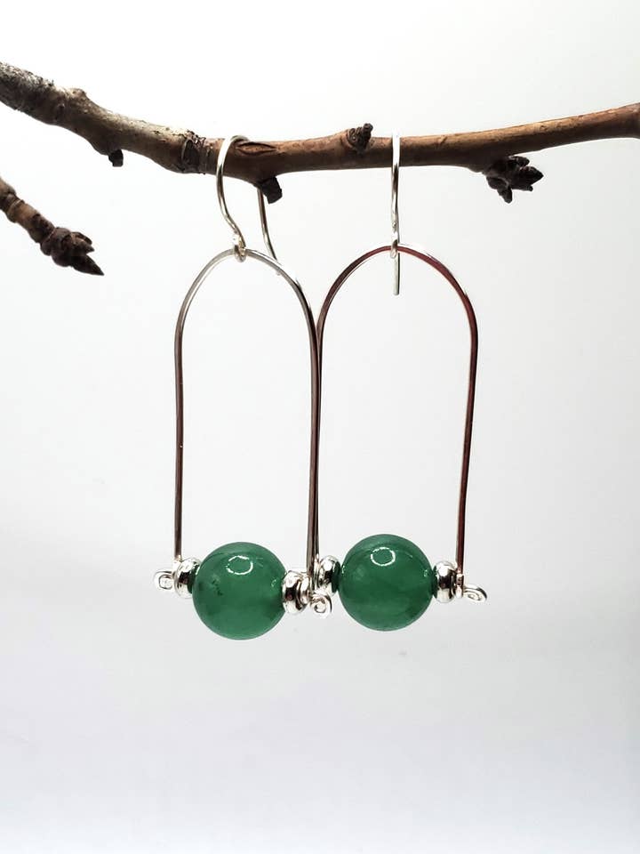 Pendientes, arcos oscilantes con orbes de aventurina para venta al por mayor de Jezabel Adornment