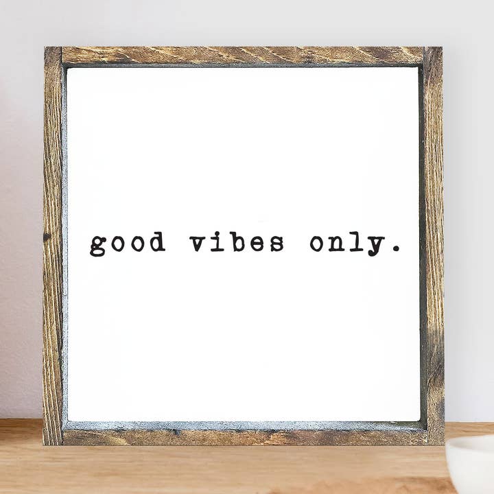 Signe en bois Good Vibes Only pour la vente par Hoekstra Decor