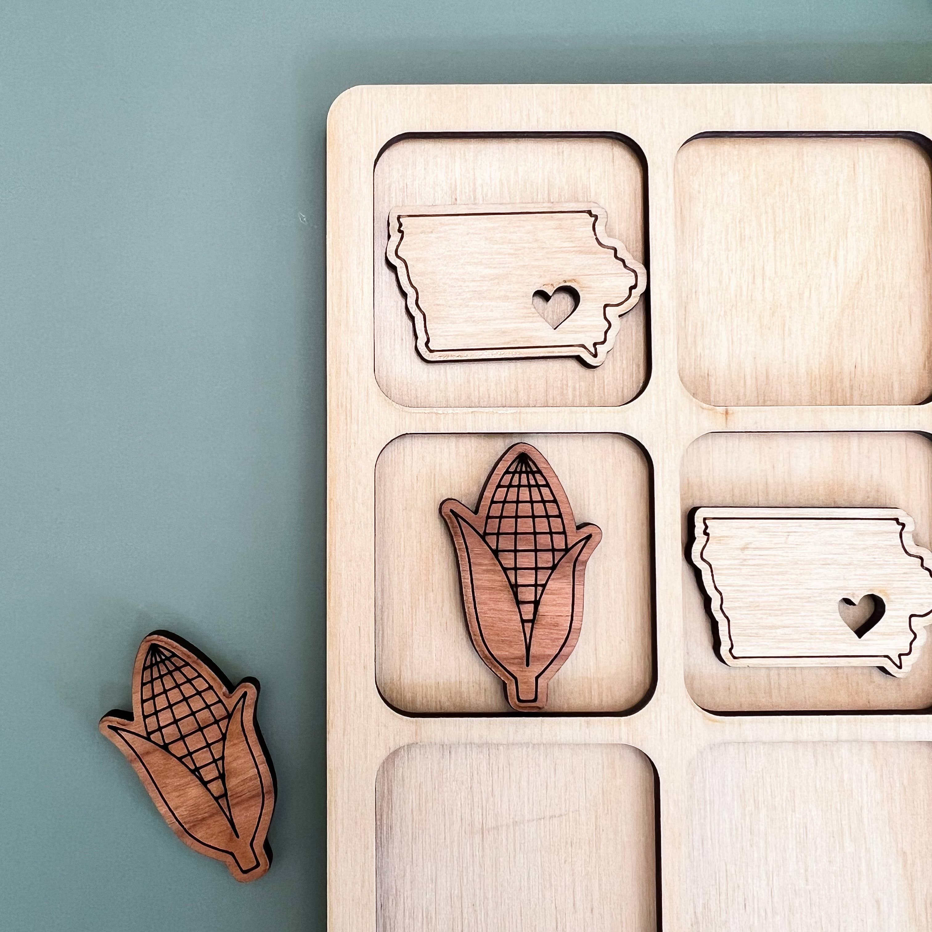 Birch House Games & Gifts - Vendita all'ingrosso Giochi da tavolo - Iowa State Gift - Gioco IA Tic-Tac-Toe - Personalizzabile4