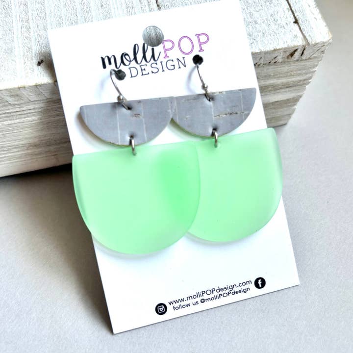 Pendientes de acrílico esmerilado verde y semicírculo gris para venta al por mayor de molliPOP Design