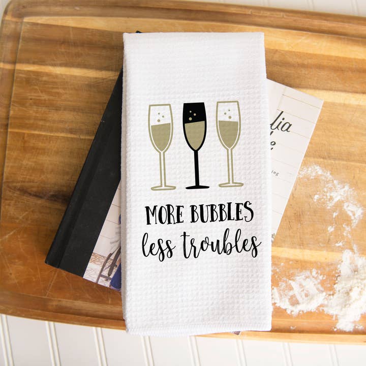 Serviette de Nouvel An More Bubbles, décoration de cuisine du Nouvel An pour la vente par Canary Road