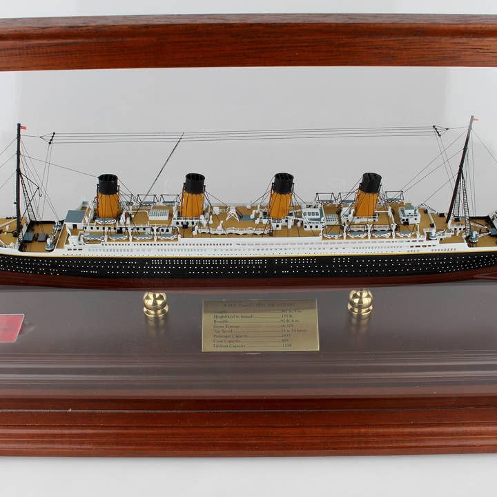 KÖR SER RMS TITANIC 1/500 (**) för wholesale av Daron Worldwide Trading