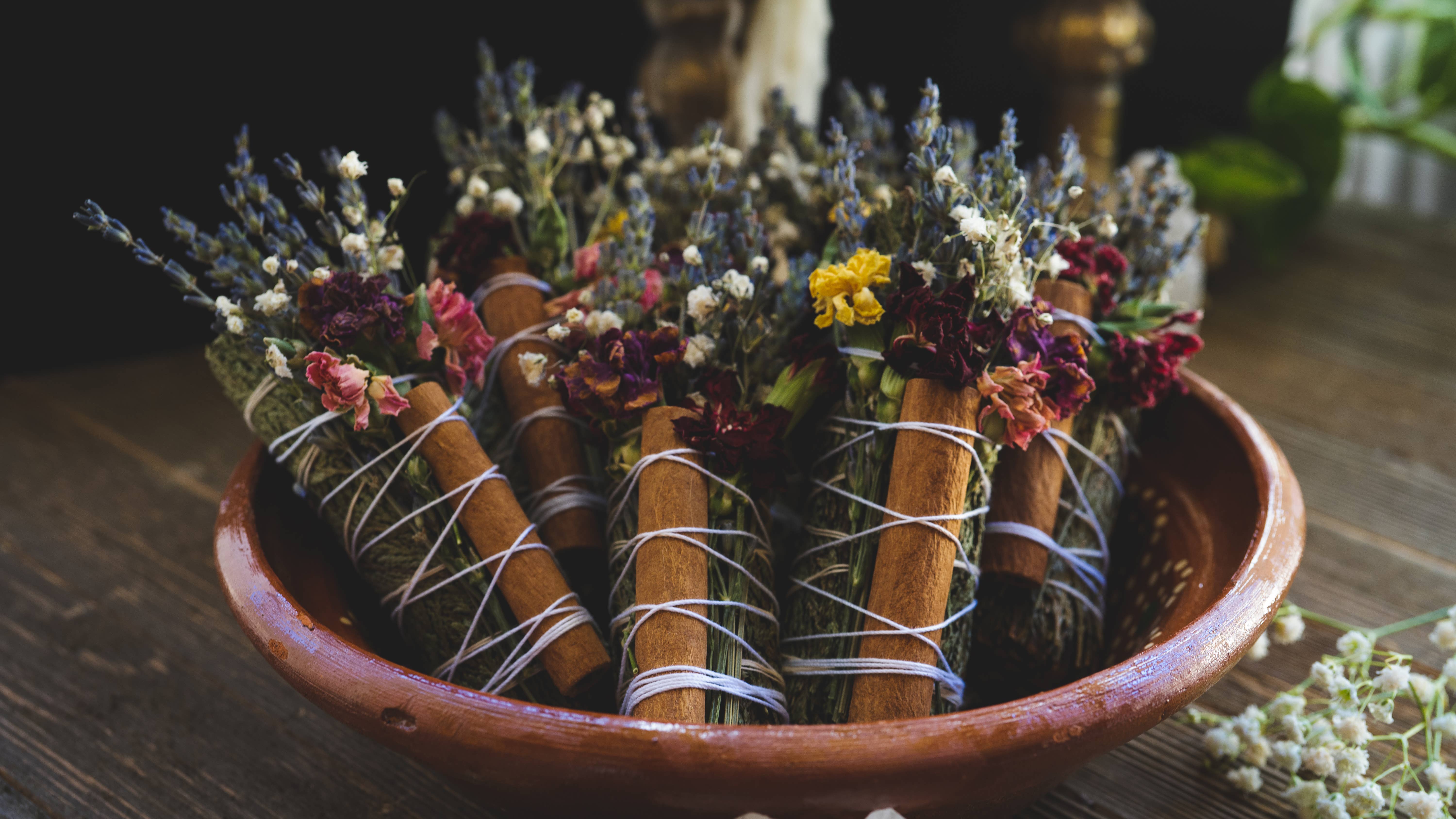 Yolia Botanica - Wholesale Sage Bundle - Cedar & Cinnamon Floral Bundles - No White Sage1