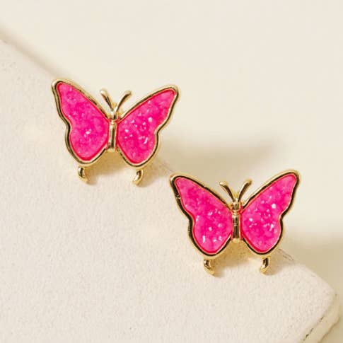 Zierliche Ohrstecker Druzy aus Kunstharz mit Schmetterlingsmotiv für den Großhandel von StarryNYC