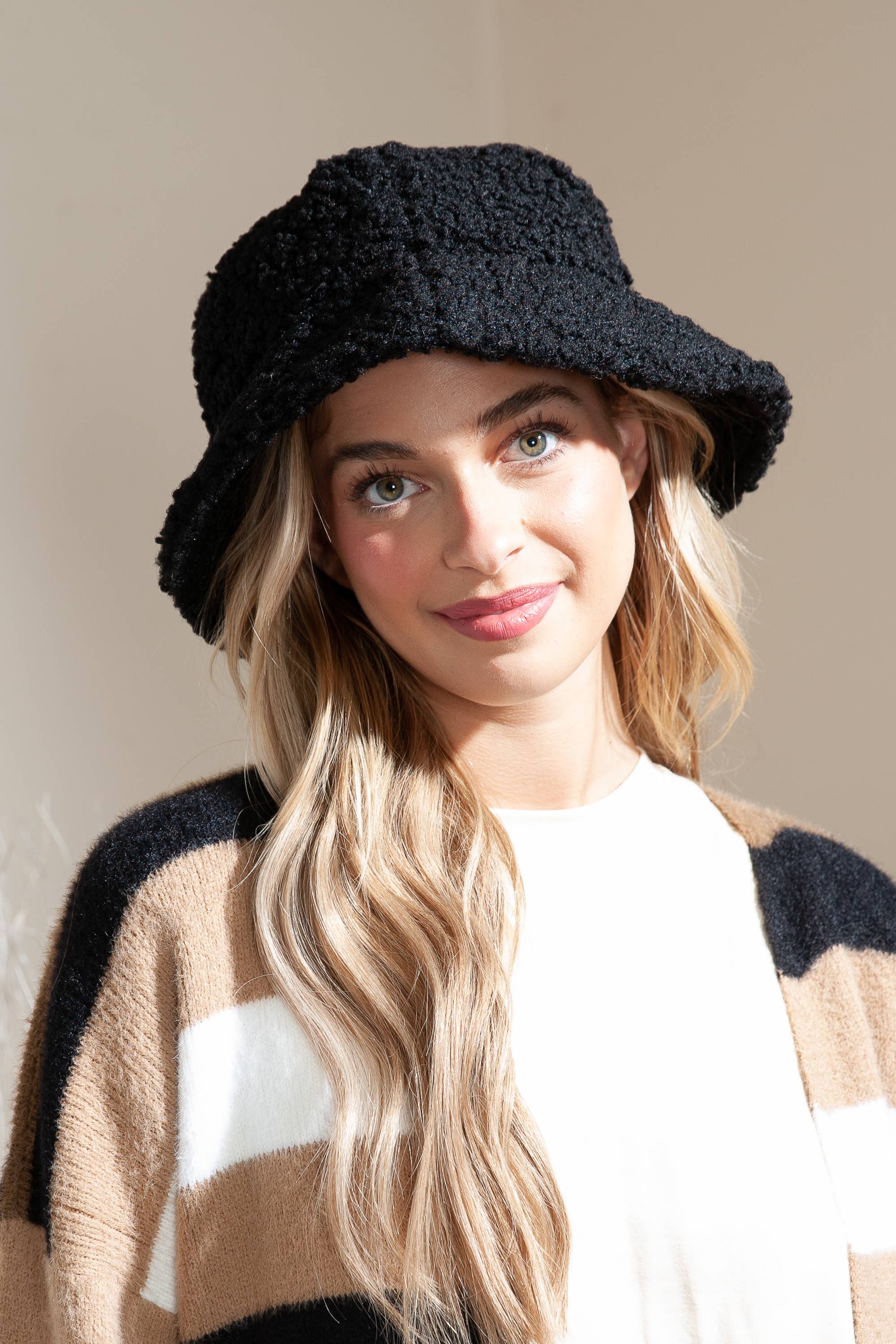 Justin & Taylor - Vendita all'ingrosso Cappello da pescatore - Donna - Cappello a secchiello My Teddy in finto sherpa senza fodera2