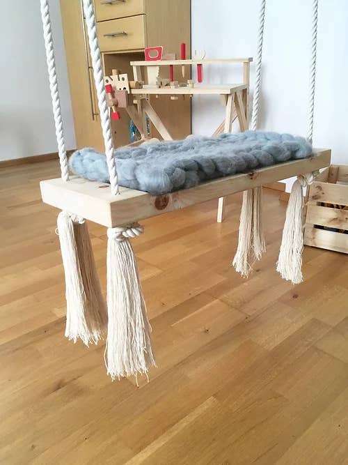 Ein Sitz für eine Schaukel aus australischer Merinowolle für den Großhandel von Brunnerteam