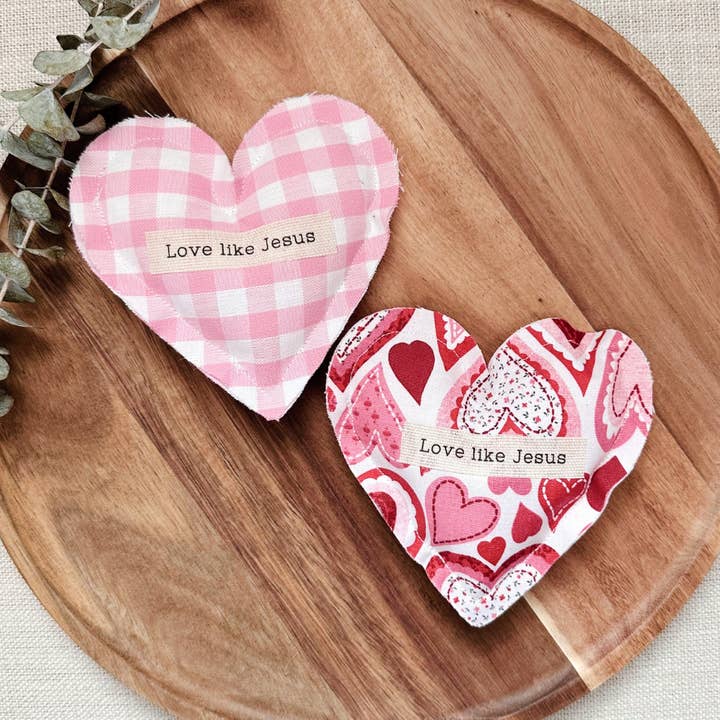 Stoffen Hart - Liefhebben als Jezus | Handgemaakt | Valentijnsdecoratie voor wholesale door So Thoughtful Gifts