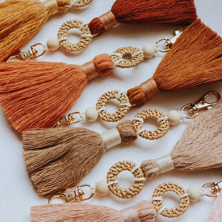 DayCrafter – Großhandel Schlüsselanhänger – Damen – Schlüsselanhänger mit ätherischem Rattan-Öl — Schlüsselanhänger mit Quaste6