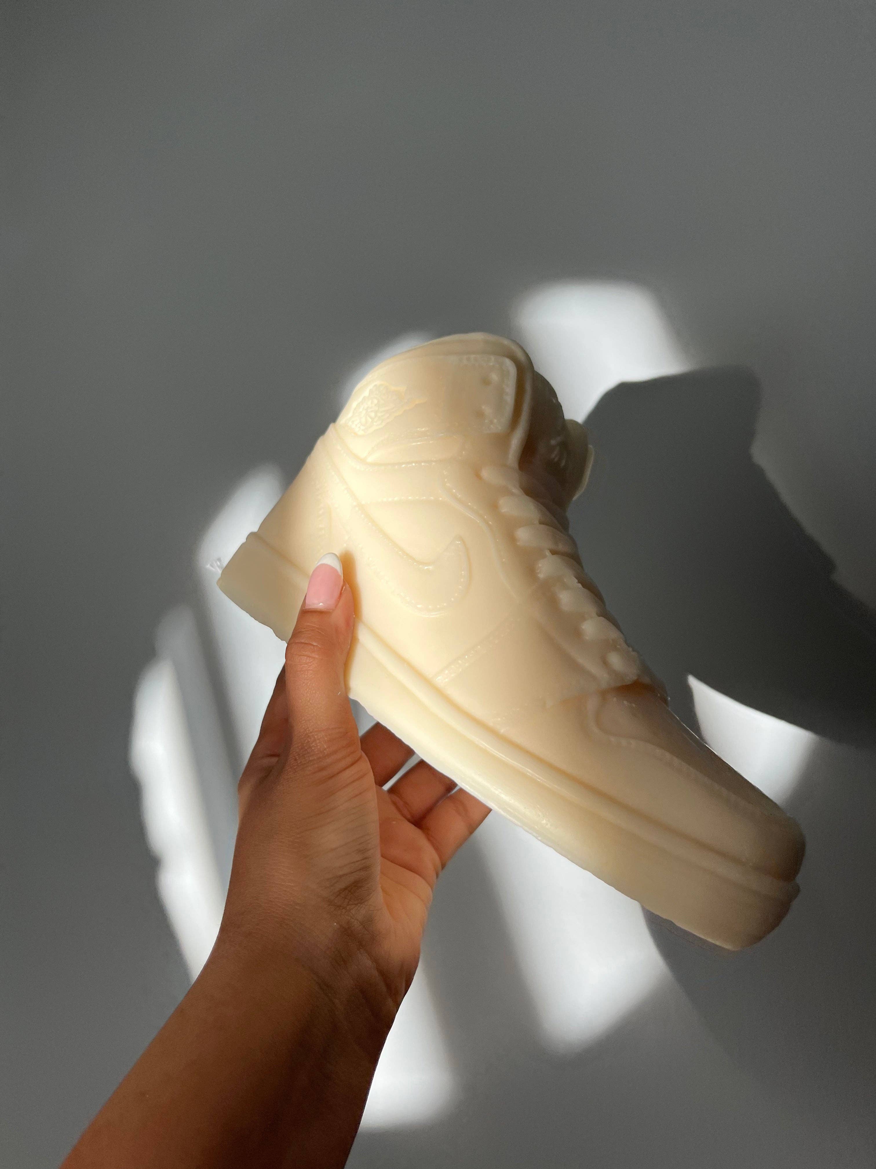 AARAM LUX - Vente Bougies originales - Bougie Jordan en forme de basket | Bougie chaussure | Bougie Sneakerhead1