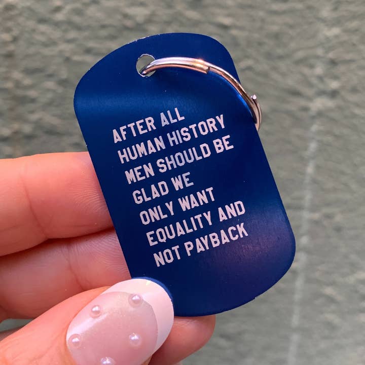 Mini porte-clés féministe « Égalité et non remboursement » pour la vente par GetBullish