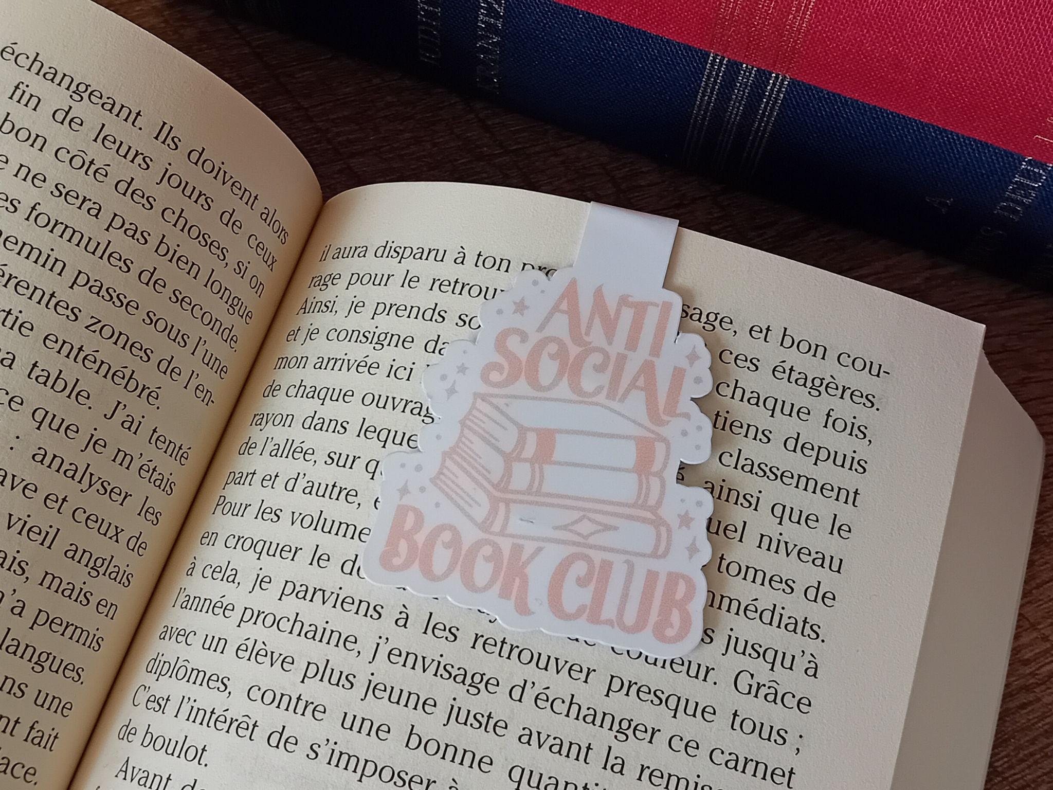 La baleine qui embosse - Wholesale Bookmark - Magnetic Bookmark - Anti Social Book Club1