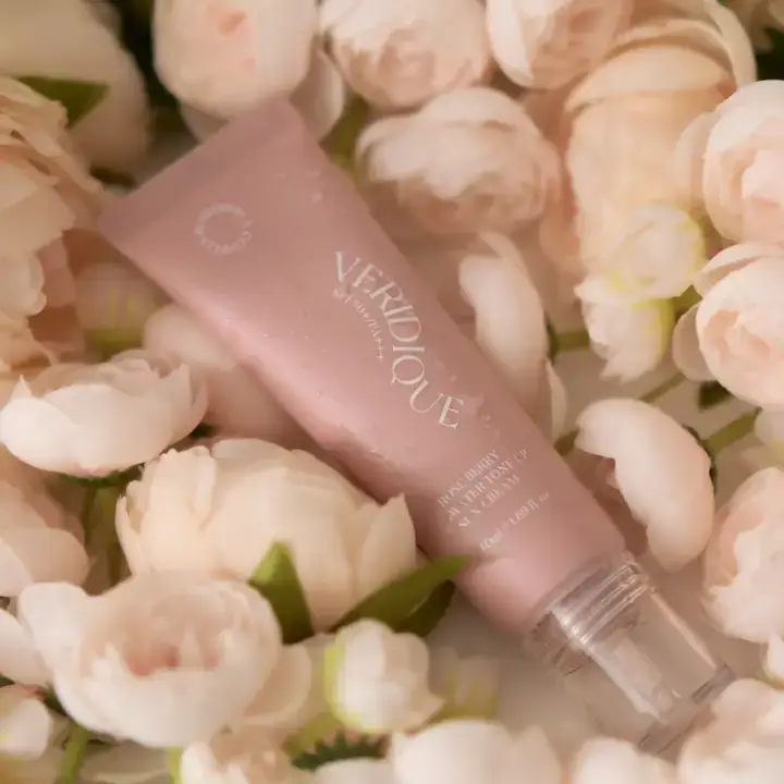 CELEMENT /IN YOUR GLOW – wholesale Solskyddsmedel – Vegan lätt tonad solkräm SPF50+ PA++++1