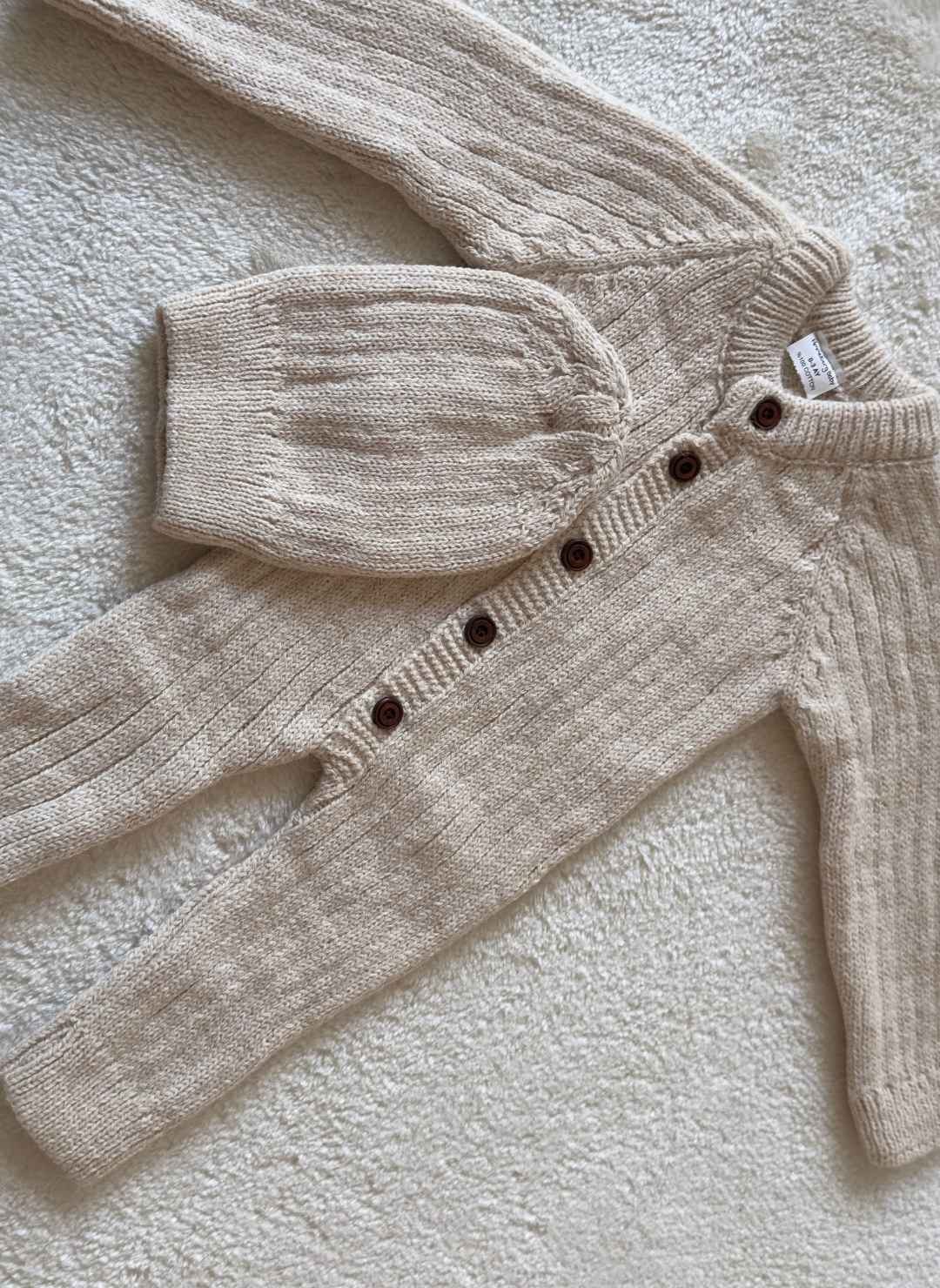 Himmelberg Baby - Venta al por mayor Jersey corto de punto - Niños - Conjunto de mameluco, gorro y calcetines de punto beige para bebé1