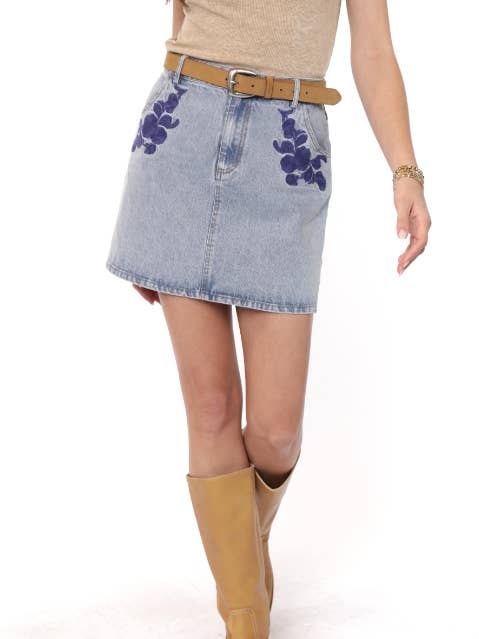 Meest Waarschijnlijk Geborduurde Spijkerrok : MIDDELWAS BLAUW voor wholesale door Sadie & Sage