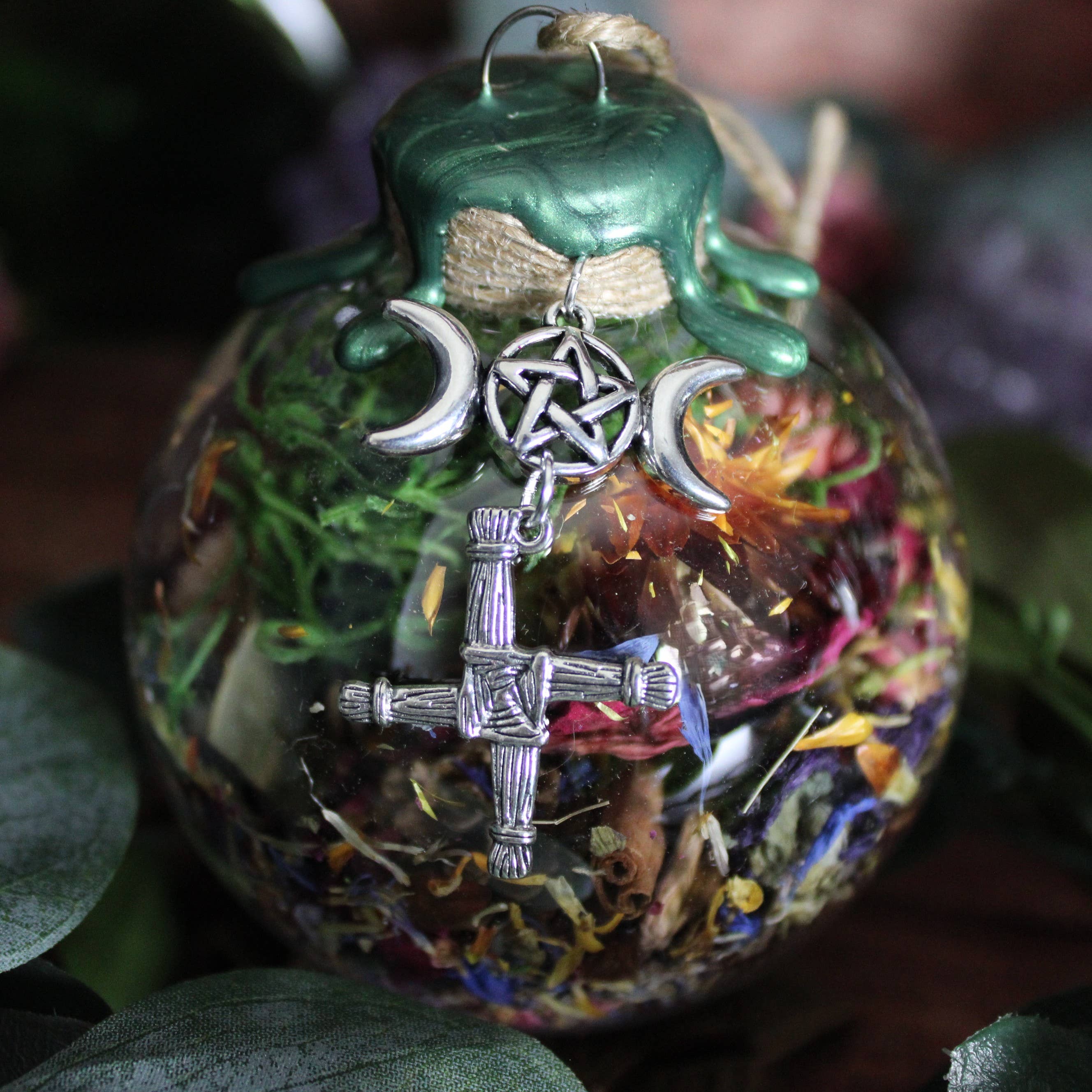 Moondust and Raven – Engroshandel Amulet – Brigid Gudinde Heksekugle, Hengivenhedsornament, Alterdekoration0
