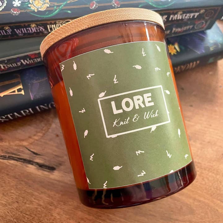 Lore (bougie de 12 onces) pour la vente par Knit & Wick
