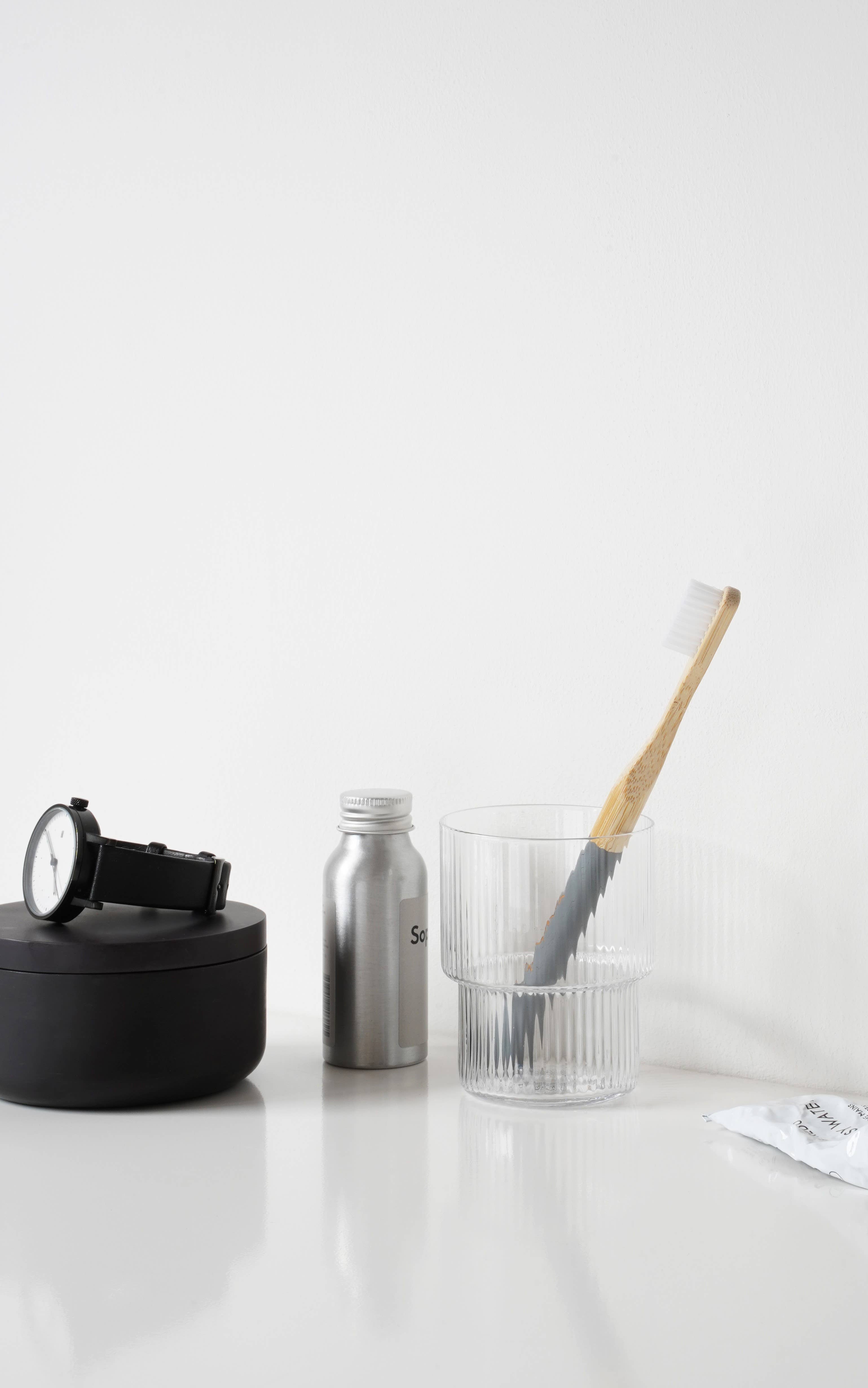 Toothbuckle - Vendita all'ingrosso Spazzolino da denti - Spazzolino da denti in bambù grigio e giallo | Vegano, completamente riciclabile1