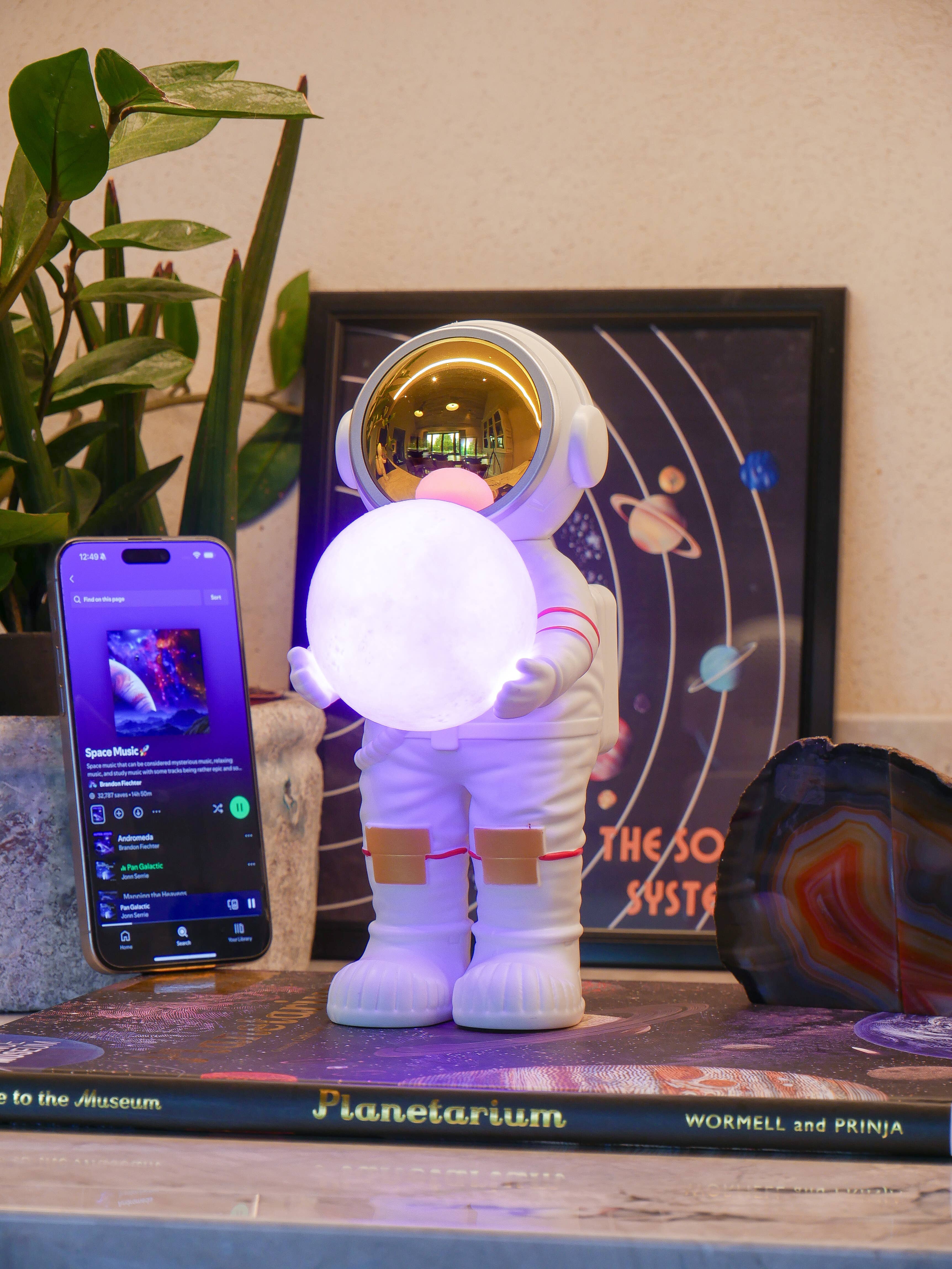 Steepletone UK Ltd - Wholesale Speakers - Space Sound - Astronauate Bluetooth Speaker and Mood Light10