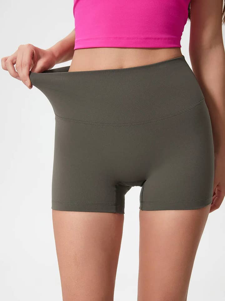 Shorts actifs taille haute Millennia pour la vente par React Activewear