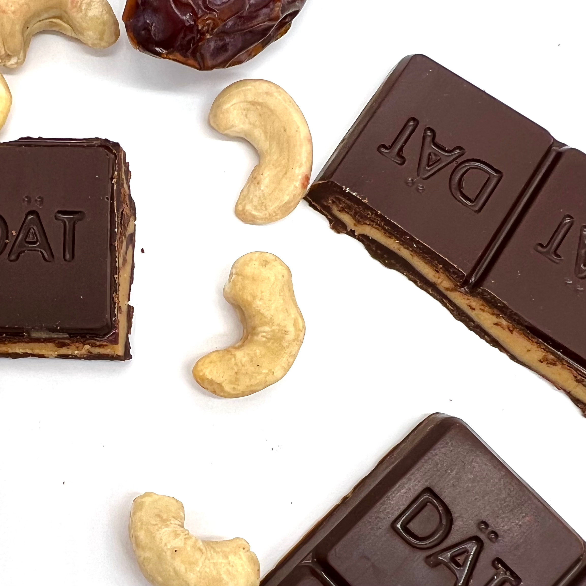 NUTSÓLA - Wholesale Chocolate Bar - Cashew Butter Dark Chocolate2