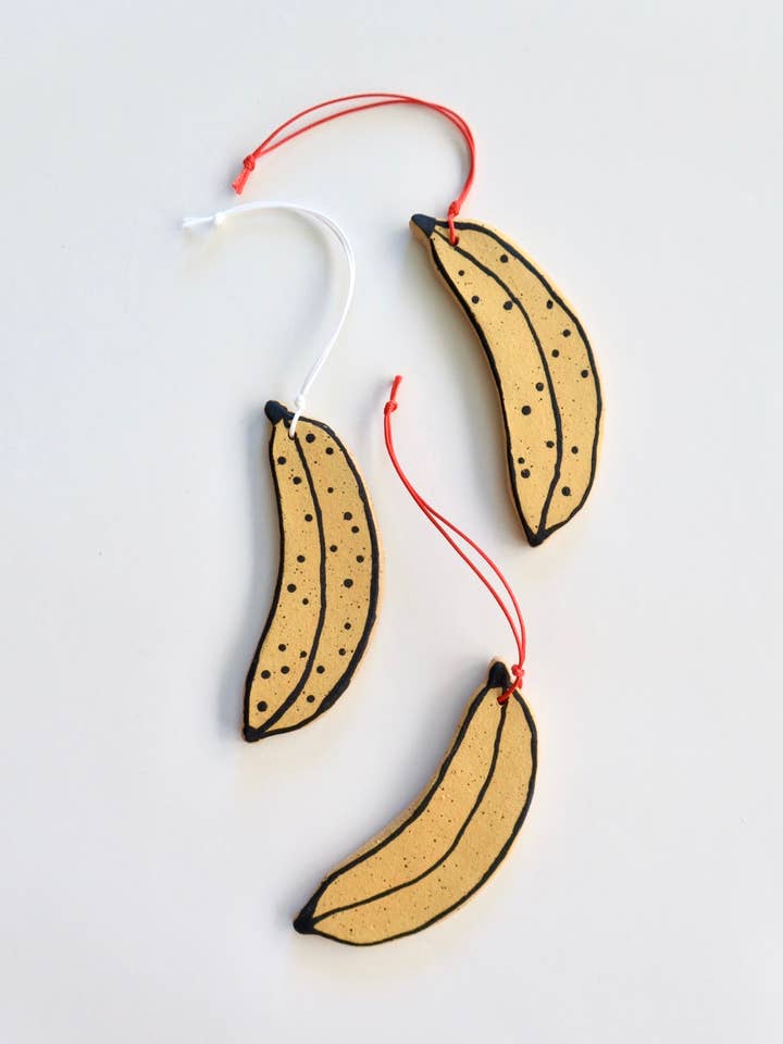 Ornement en forme de banane pour la vente par Melville Ceramics