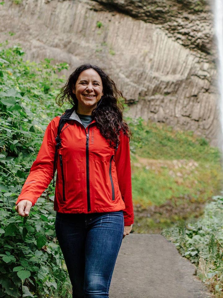 Veste Refuge pour femmes pour la vente par Showers Pass