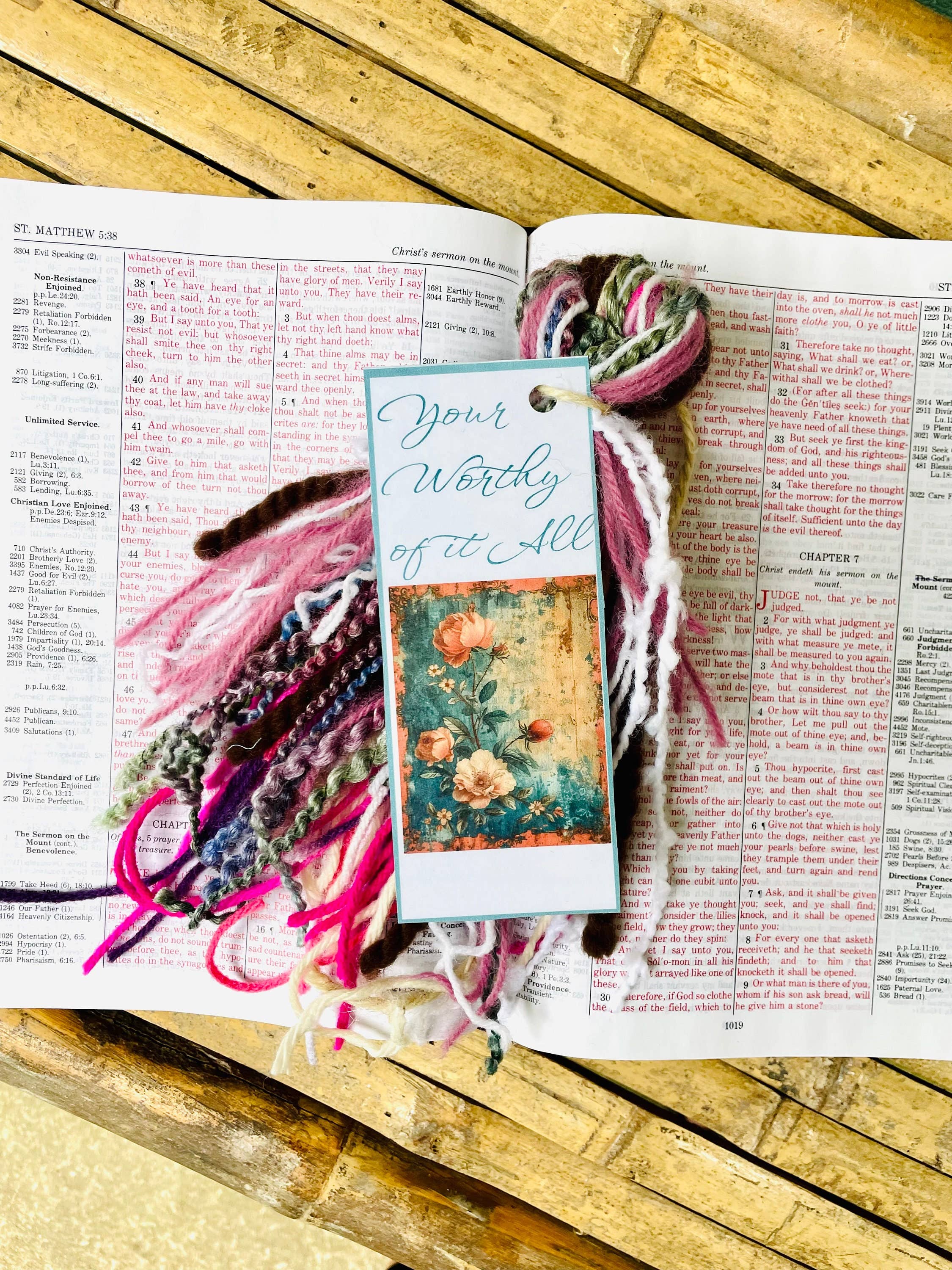 LuvinbyJessica.etsy.com - Vendita all'ingrosso Segnalibro - Segnalibri con nappine personalizzati di Gesù Regalo fatto a mano4