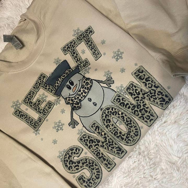 Pull Let it Snow Snowman pour la vente par StricklandDesignCo