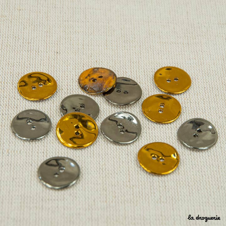 Bottone Akoya Fuochi della notte 18 mm per la vendita all'ingrosso da parte di LA DROGUERIE