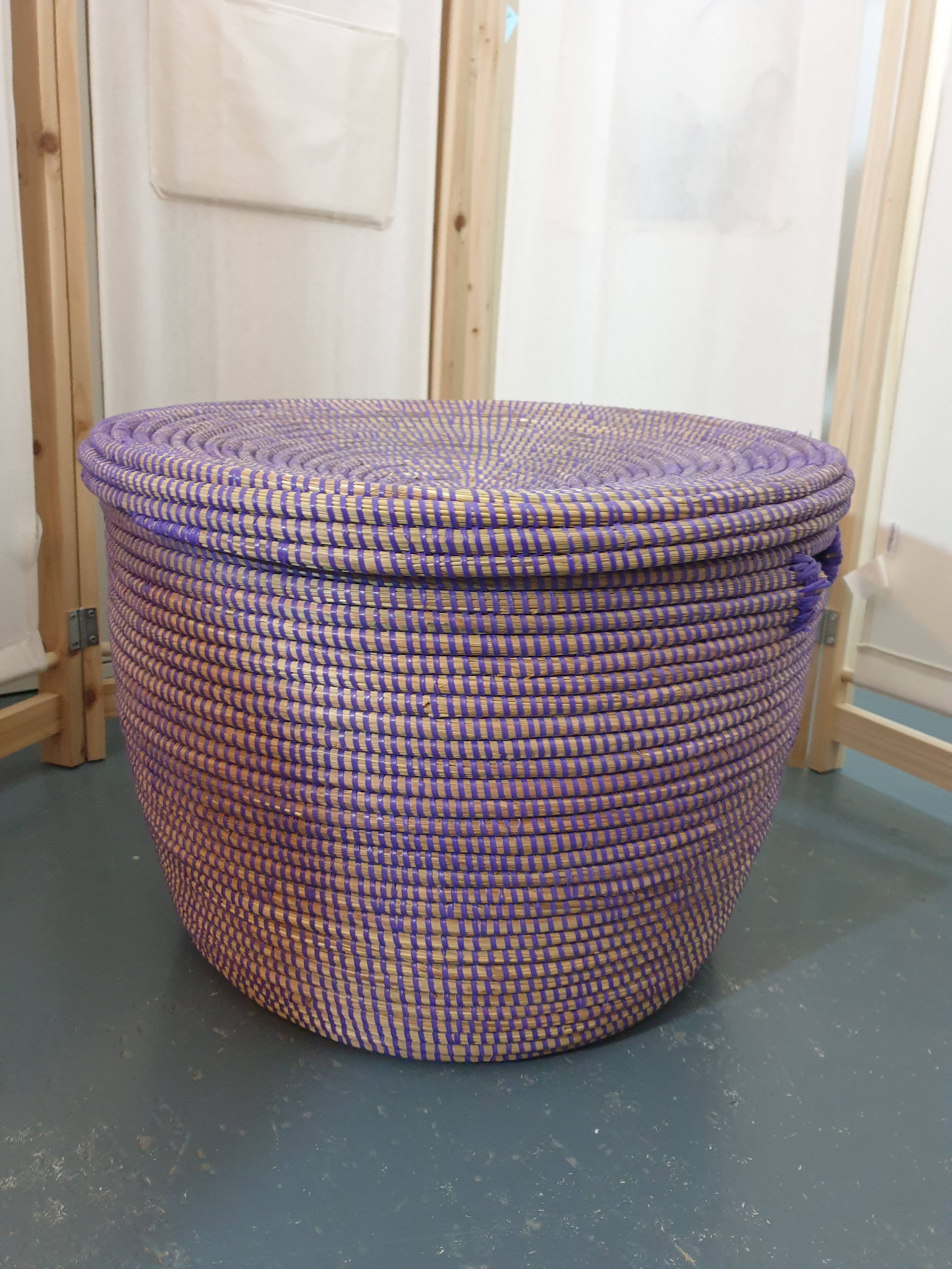 Jakarasi - Vendita all'ingrosso Cestini - Cesto porta biancheria boho intrecciato a mano in erba marina12