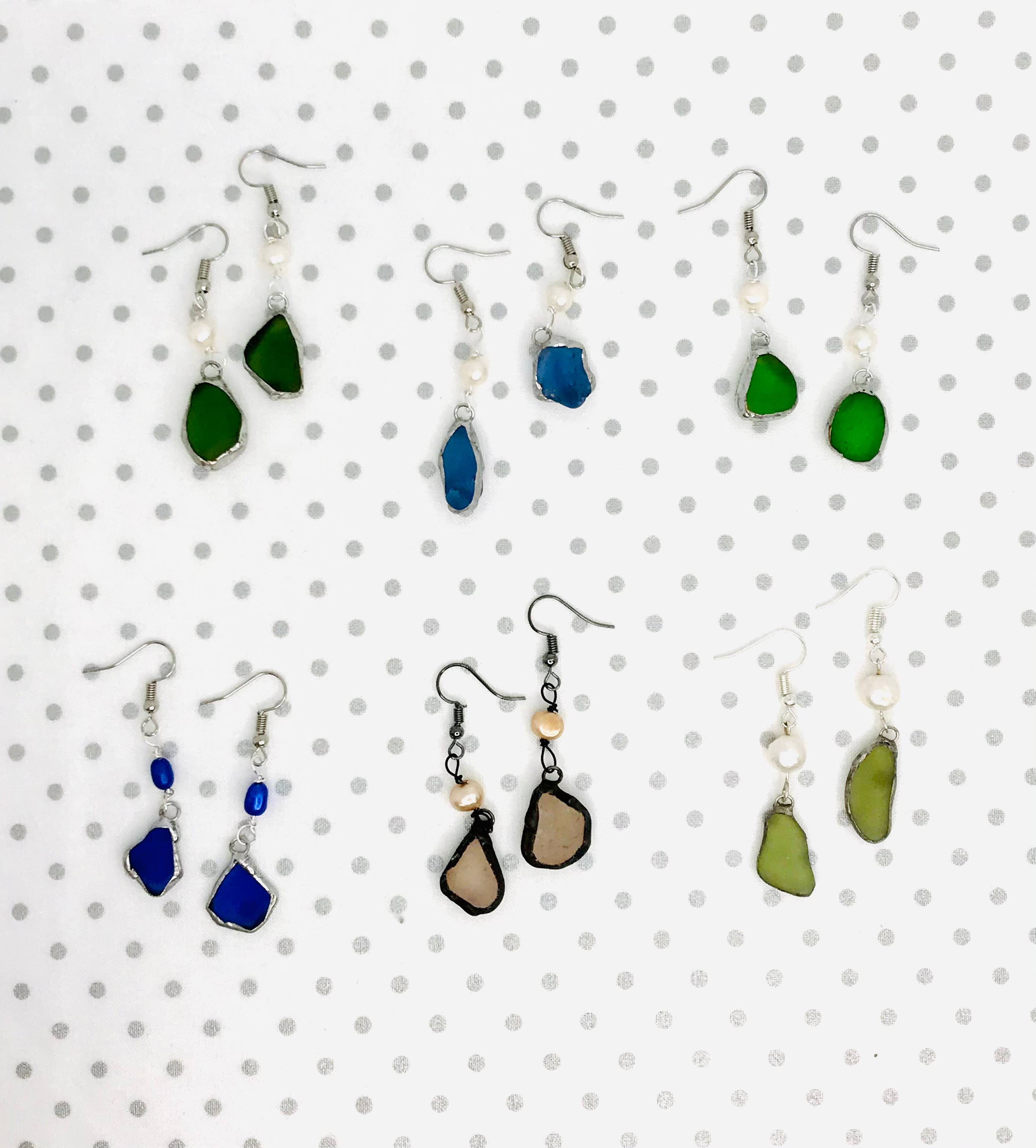 Cyn Elizabeth Studios – wholesale Hängande örhängen – Kodiak Classic Rustika Sjöglas och Pärlörhängen1