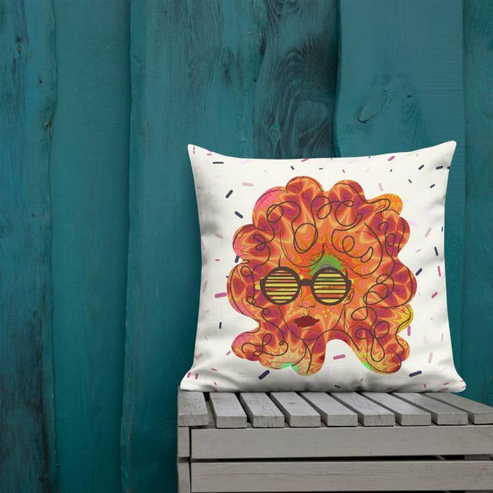 Coussin Afro on Fire Girl pour la vente par Cushion Covers Store